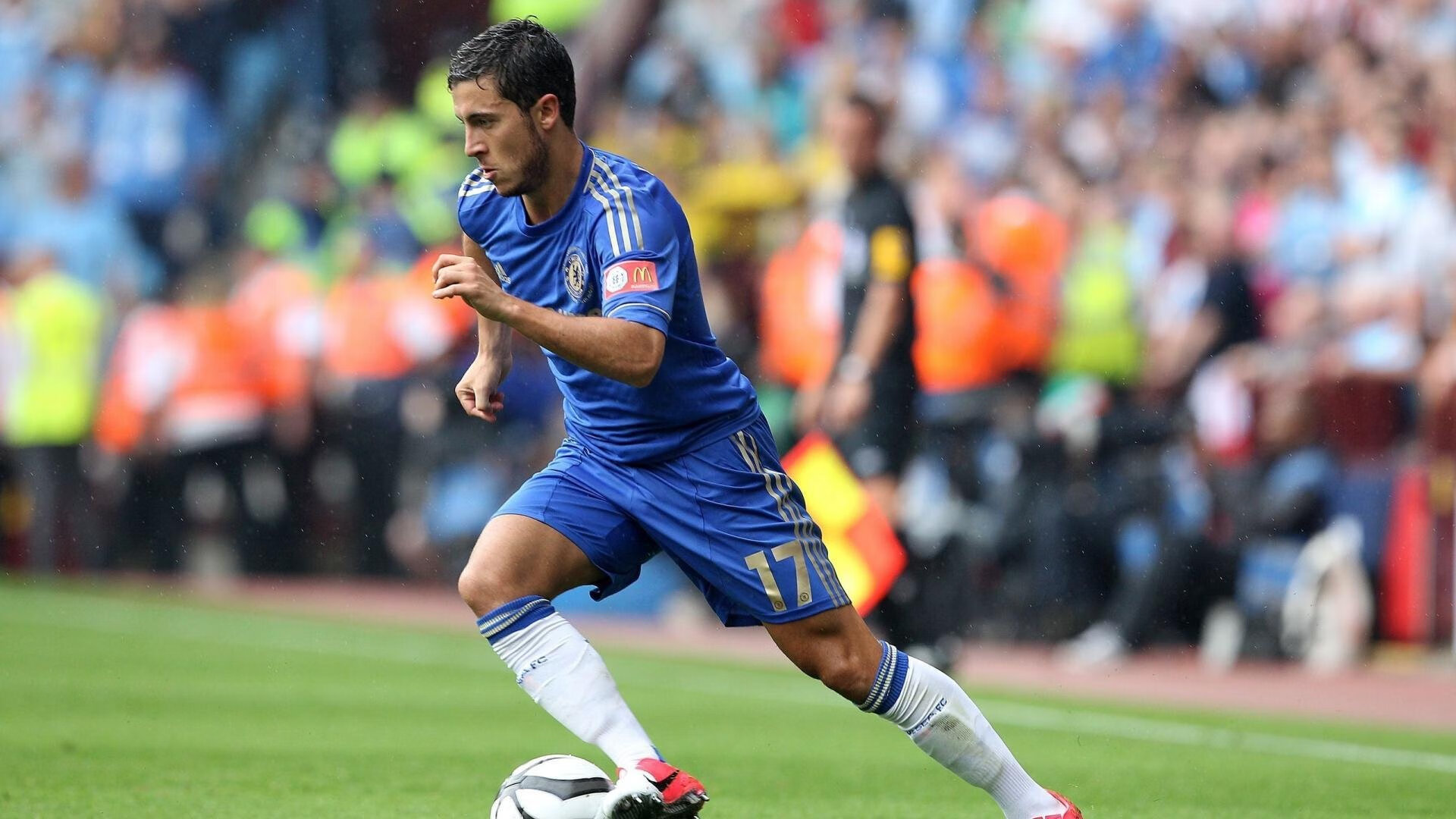 中学生足球精英营通过实战提升技战术理解,市区全面建立校园足球精英训练营