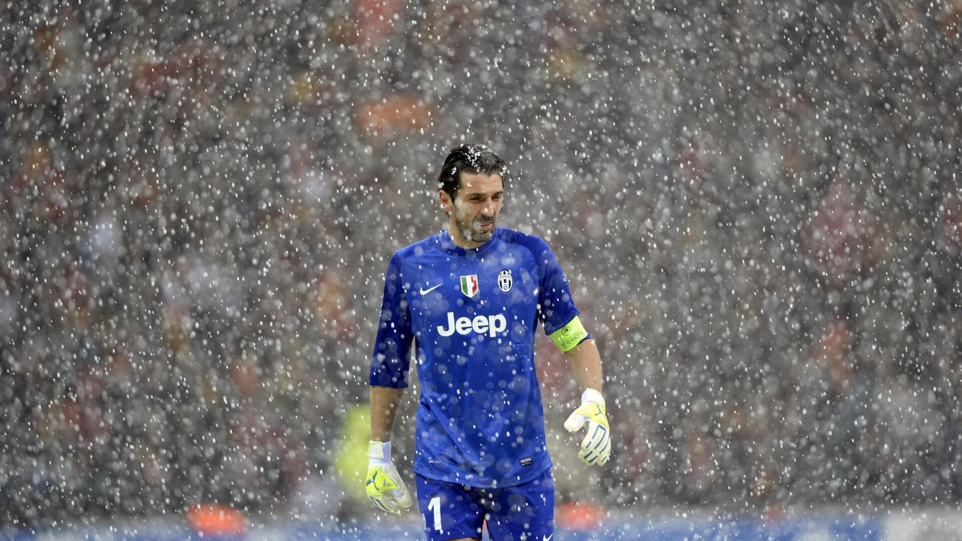 掘金球员集中观看经典比赛学习战术布置,掘金球员介绍