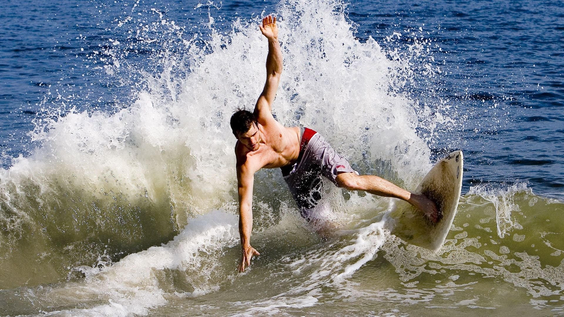 西班牙青年队在欧洲赛场表现出色，未来可期